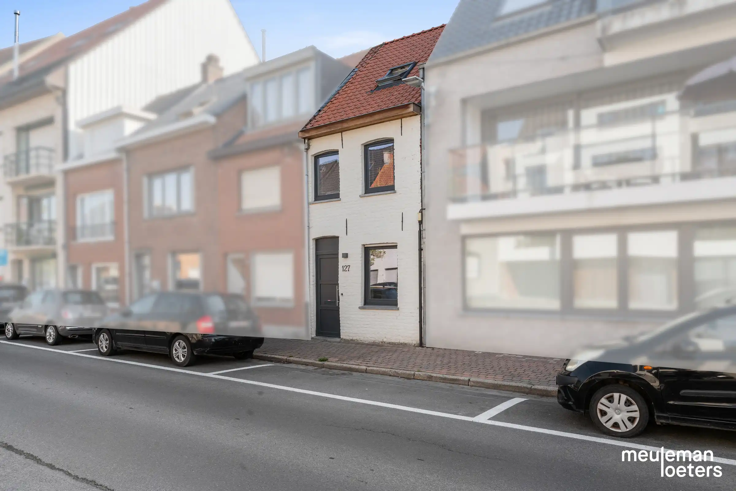 Jouw eerste eigen thuis of een slimme investering in hartje Torhout! foto {{pictureIndex}}