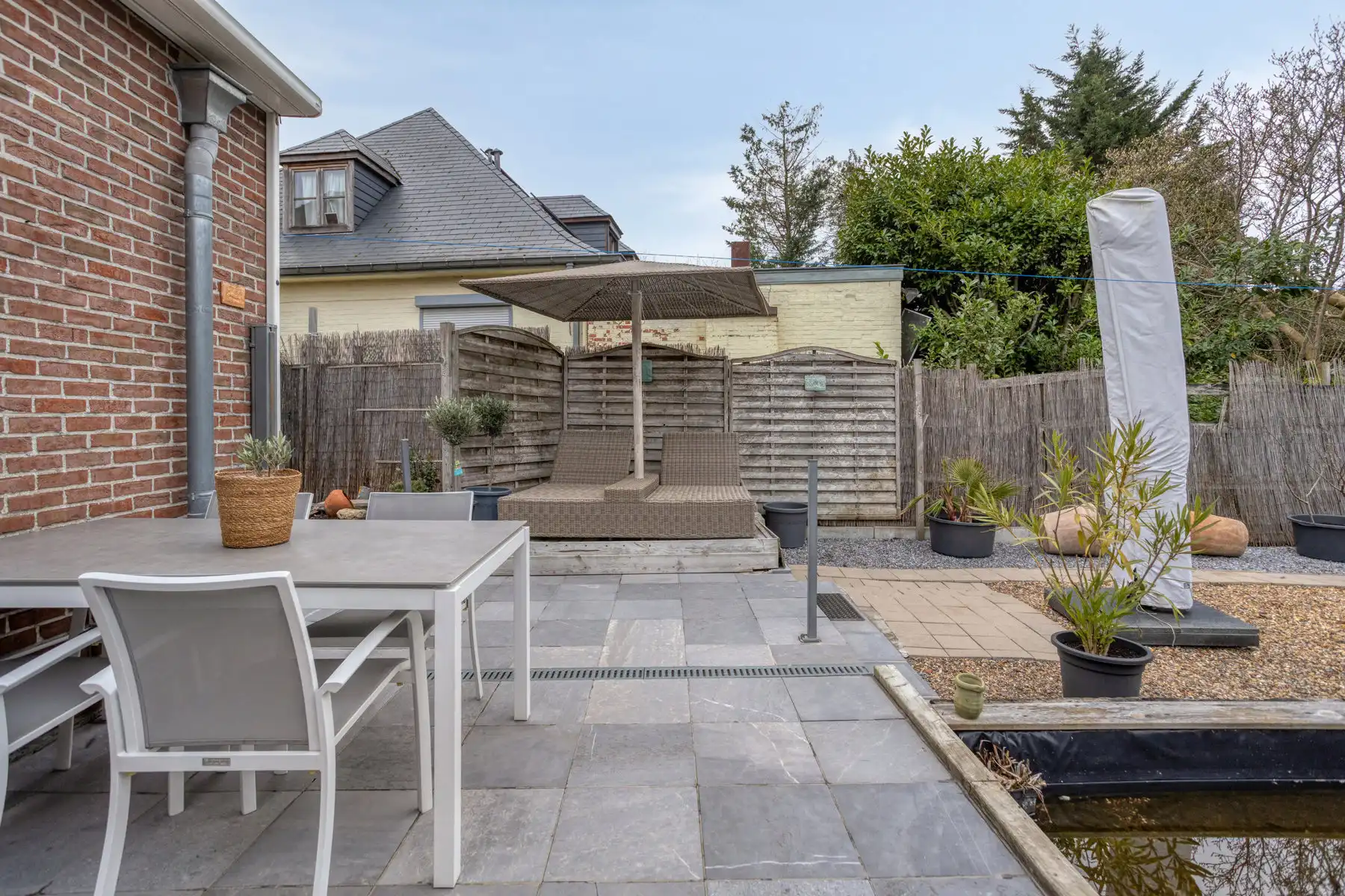 Halfopen met grote slaapkamers en zuidgerichte tuin foto 26