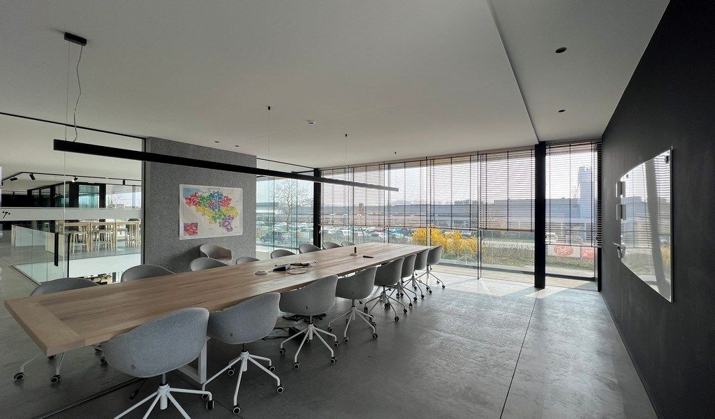 Recent bedrijfsgebouw met prachtige kantoren te huur in Lokeren foto 5