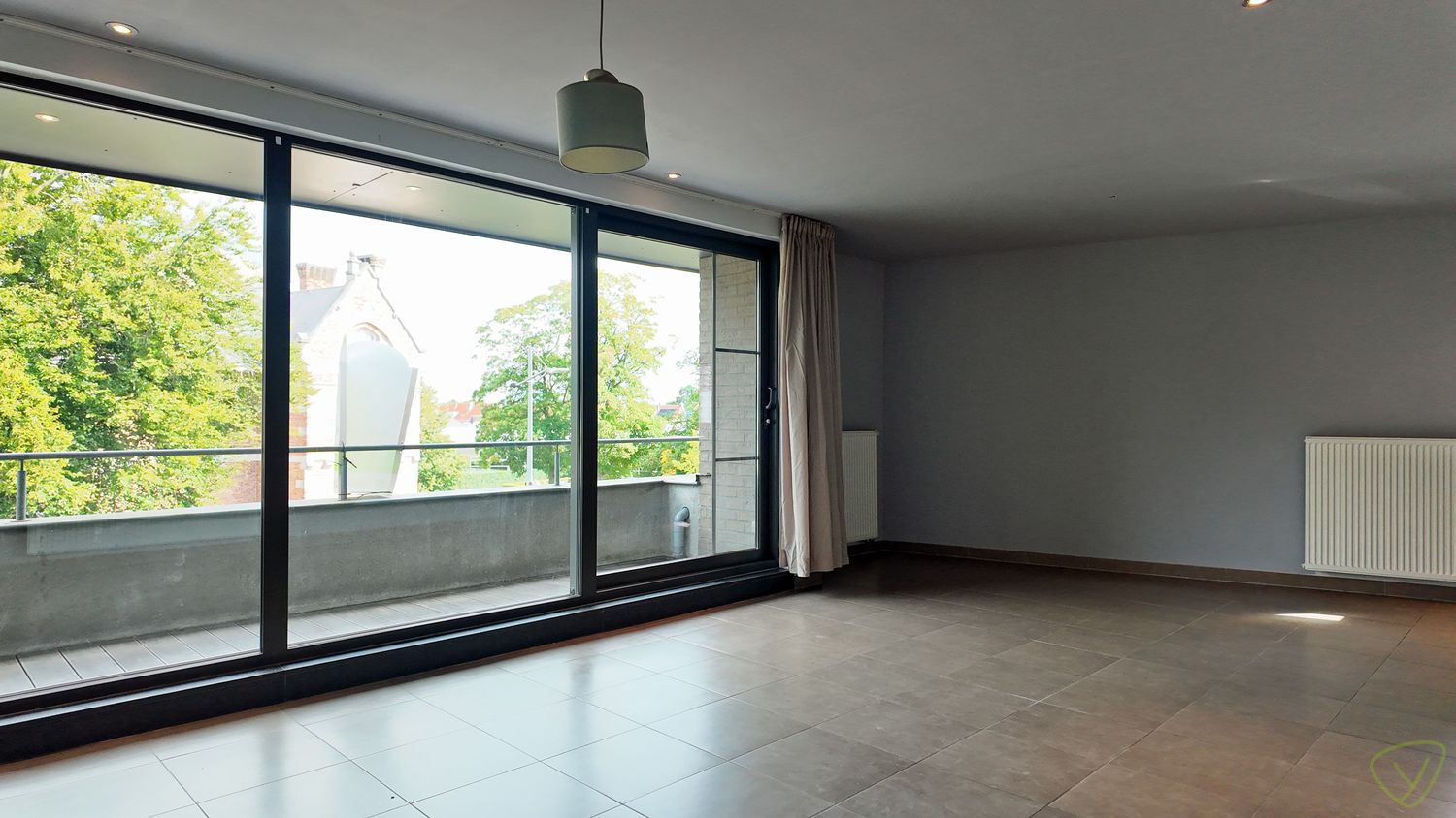 Ruim appartement gelegen in het centrum van Eeklo! foto 2