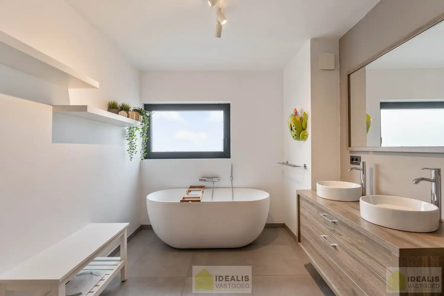 RECENTE, PERFECT ONDERHOUDEN EN MODERN OPGETROKKEN WONING foto 29