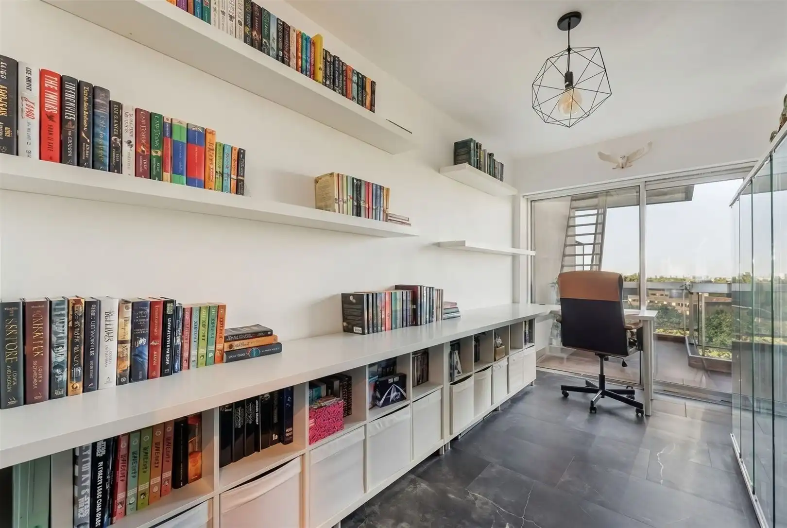 Lichtrijk appartement met panoramisch uitzicht en autostaanplaats foto 9