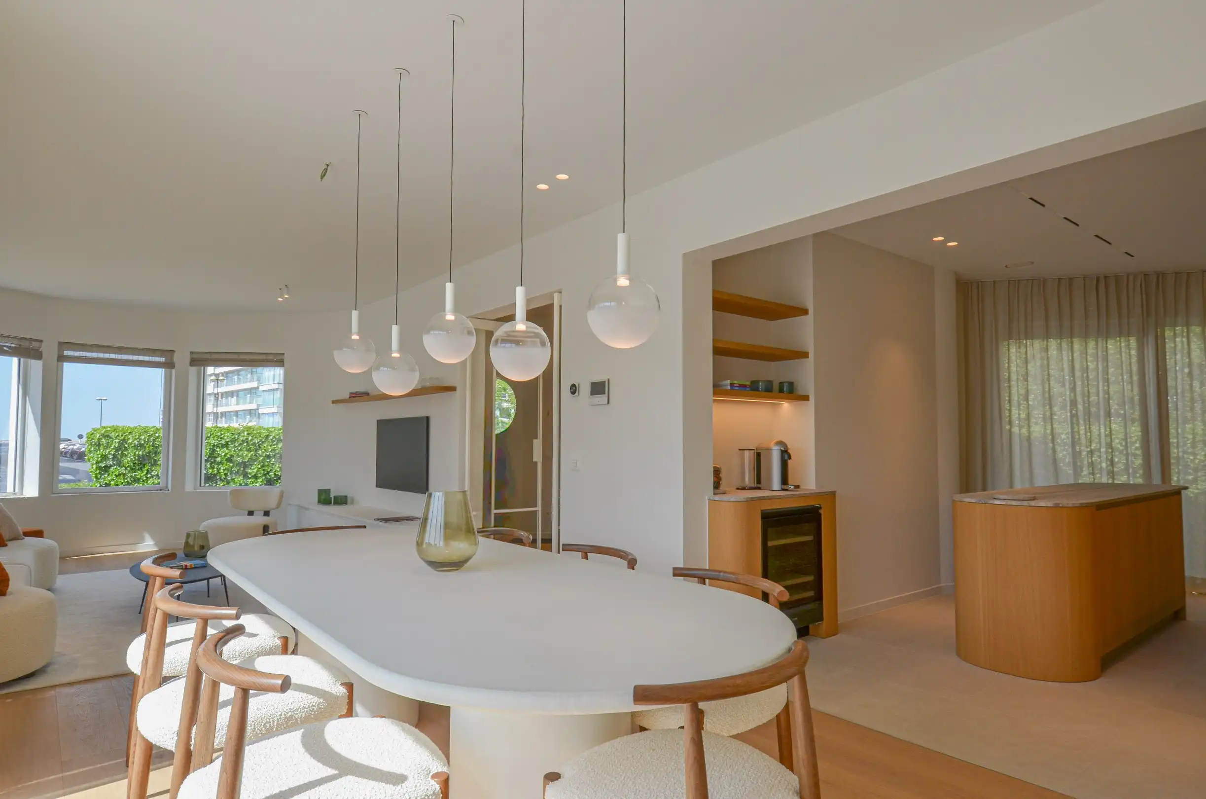Exclusieve villa: Uitzonderlijk volledig gerenoveerde villa met frontaal zeezicht. foto 14