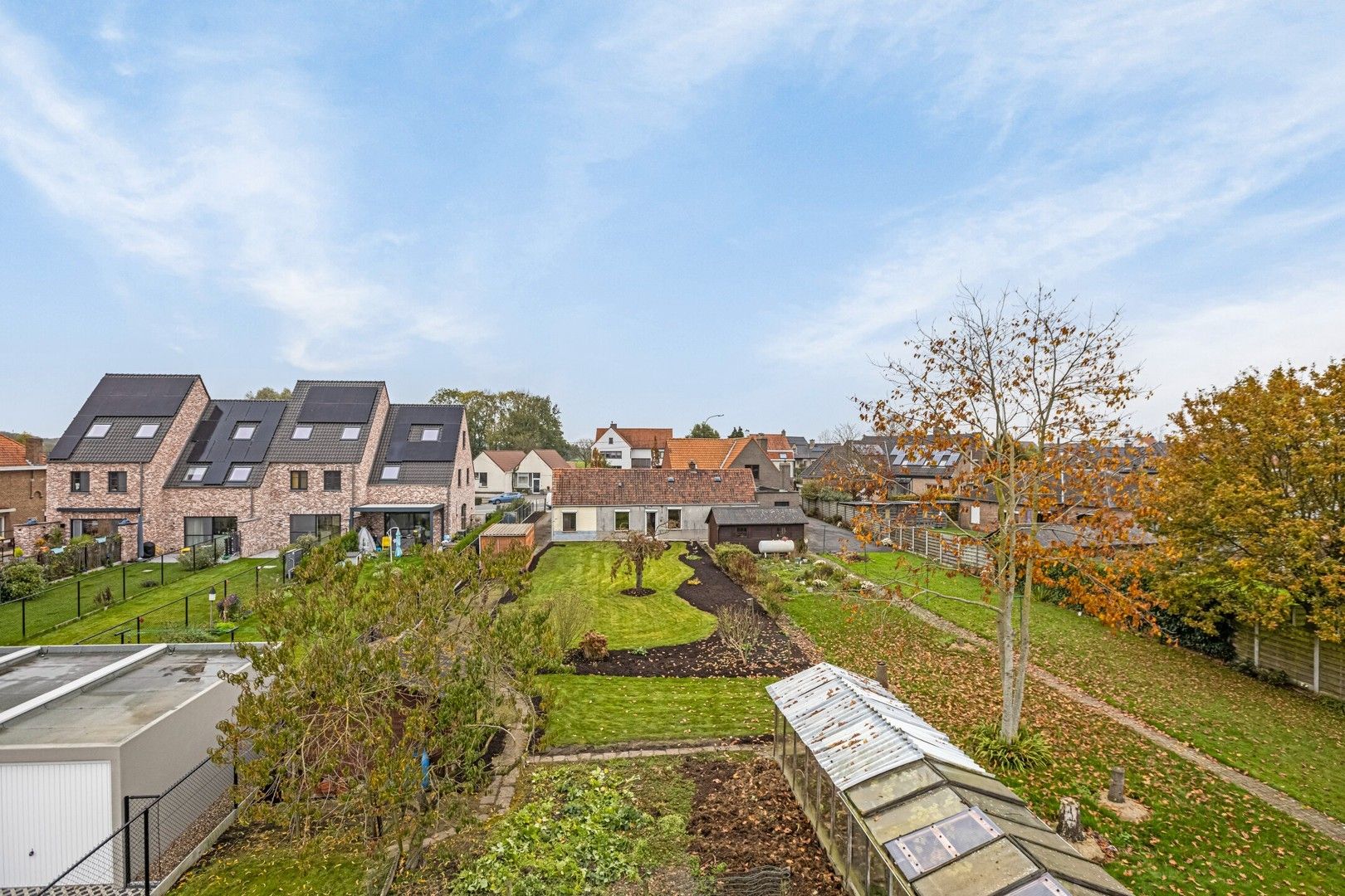 Groot perceel van 1027 m² met mogelijkheid tot heropbouw of twee woonsten foto 2