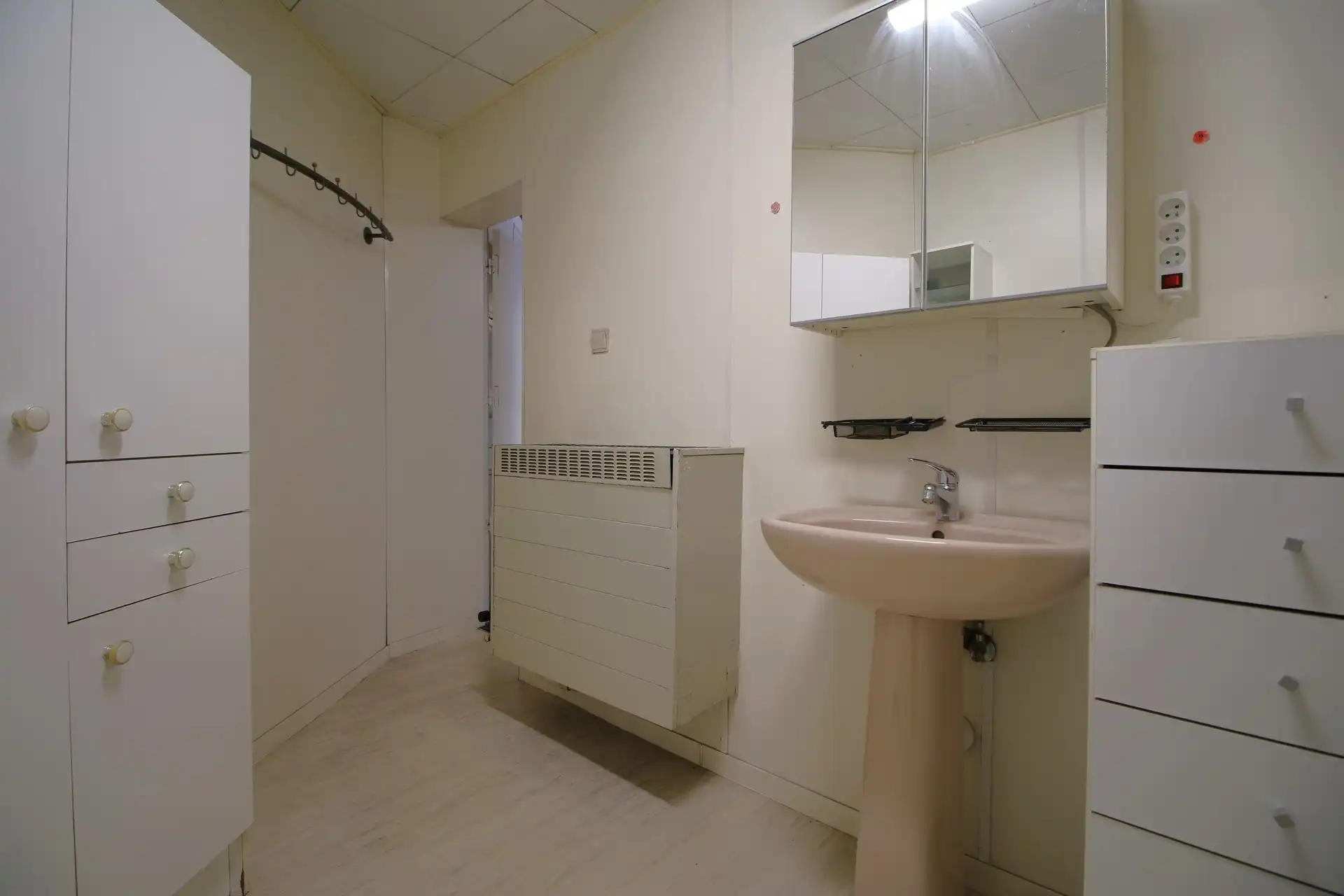 Te renoveren woning 3 slpk & tuin foto 9