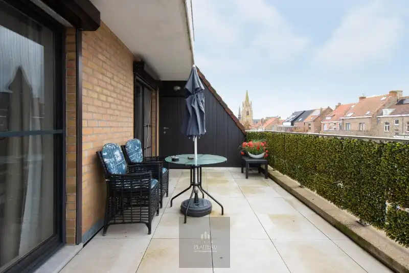 Prachtig appartement met 3 slpk en grote terrassen, zeer centraal gelegen te Nieuwpoort-Stad op slechts 150m van de markt. foto 32