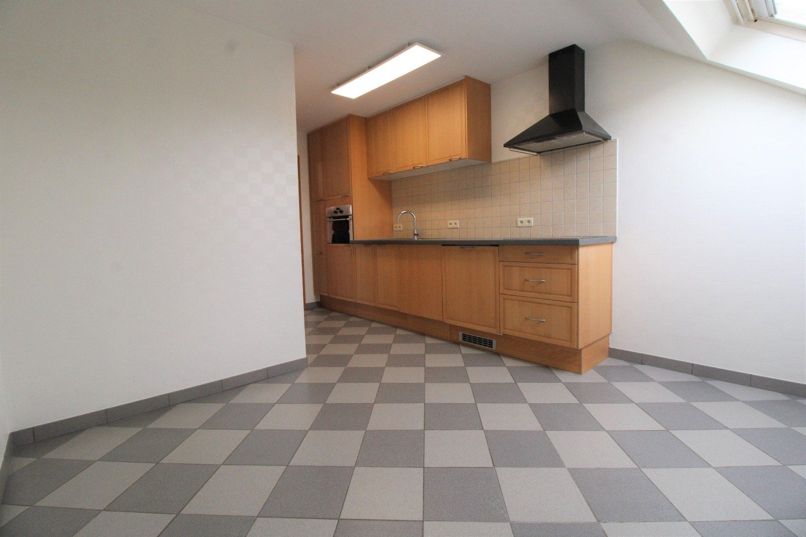 Duplex appartement met 2 slaapkamers en garage te Roeselare foto 5