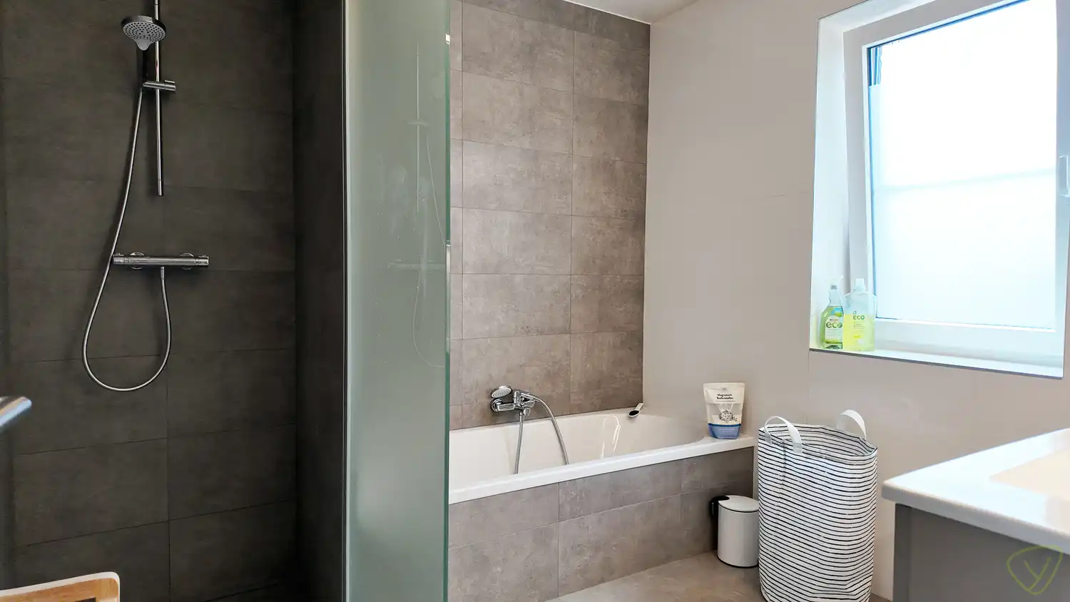 Ruime energiezuinige HOB te huur in Waarschoot met kwalitatieve afwerking! foto 11