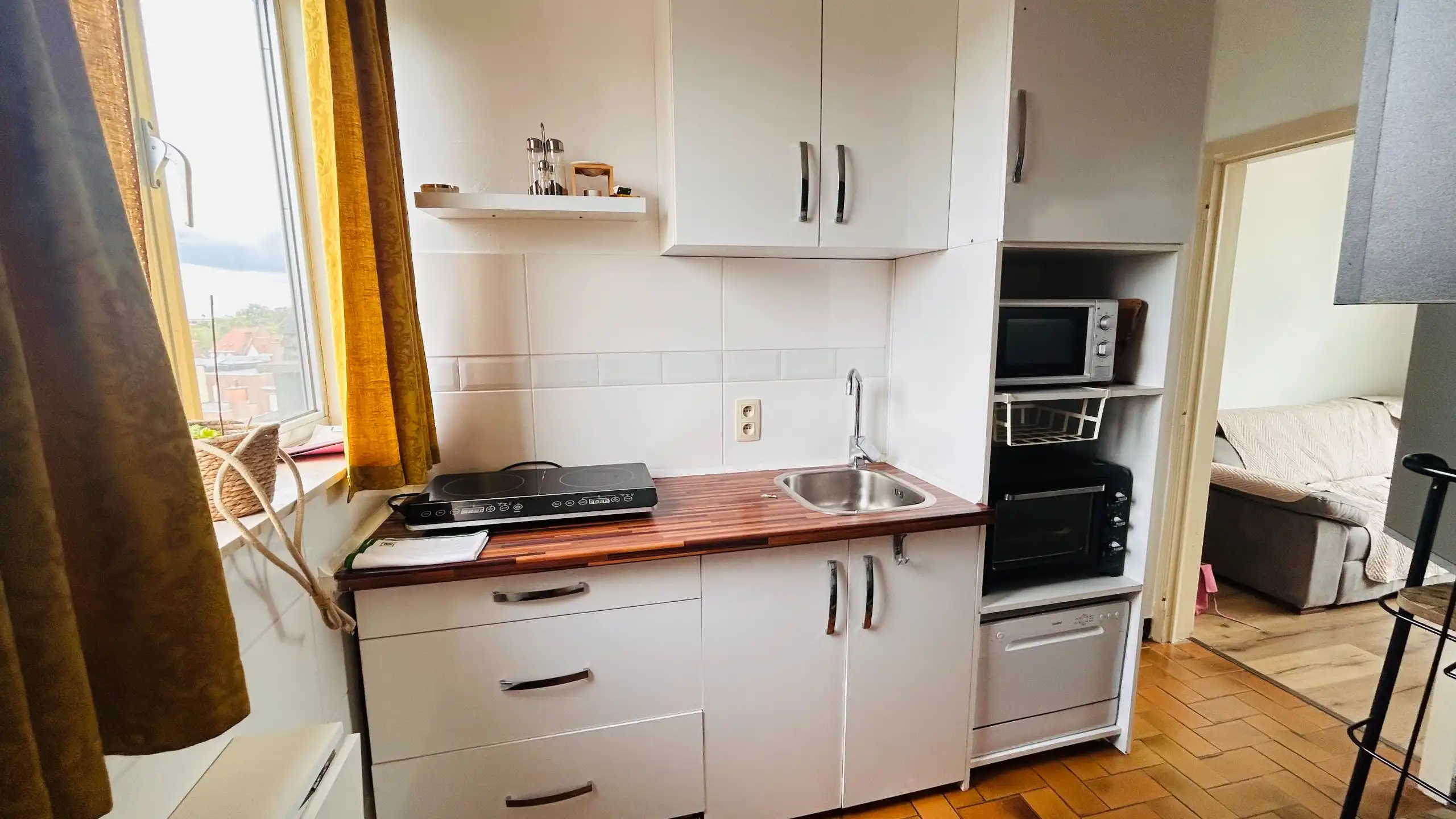 Gemeubeld 1-slaapkamer appartement met groot terras foto 8