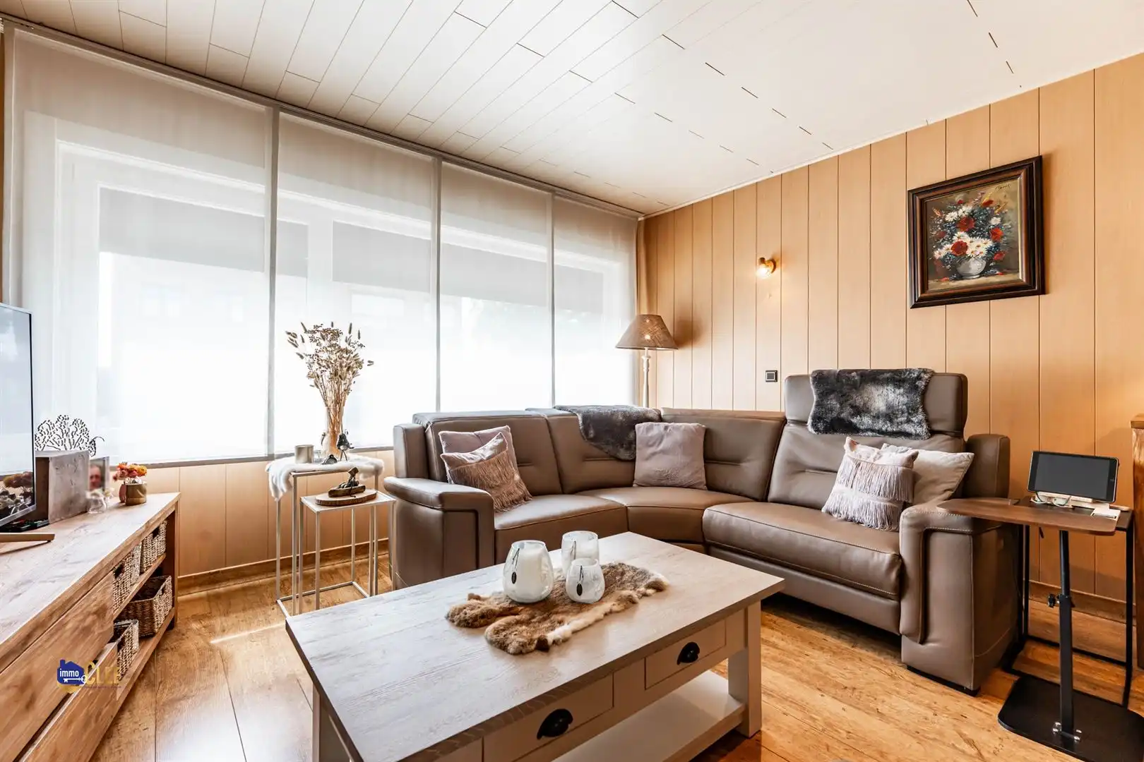 Gelijkvloerse bungalow met veranda, garage en ruime tuin foto 2