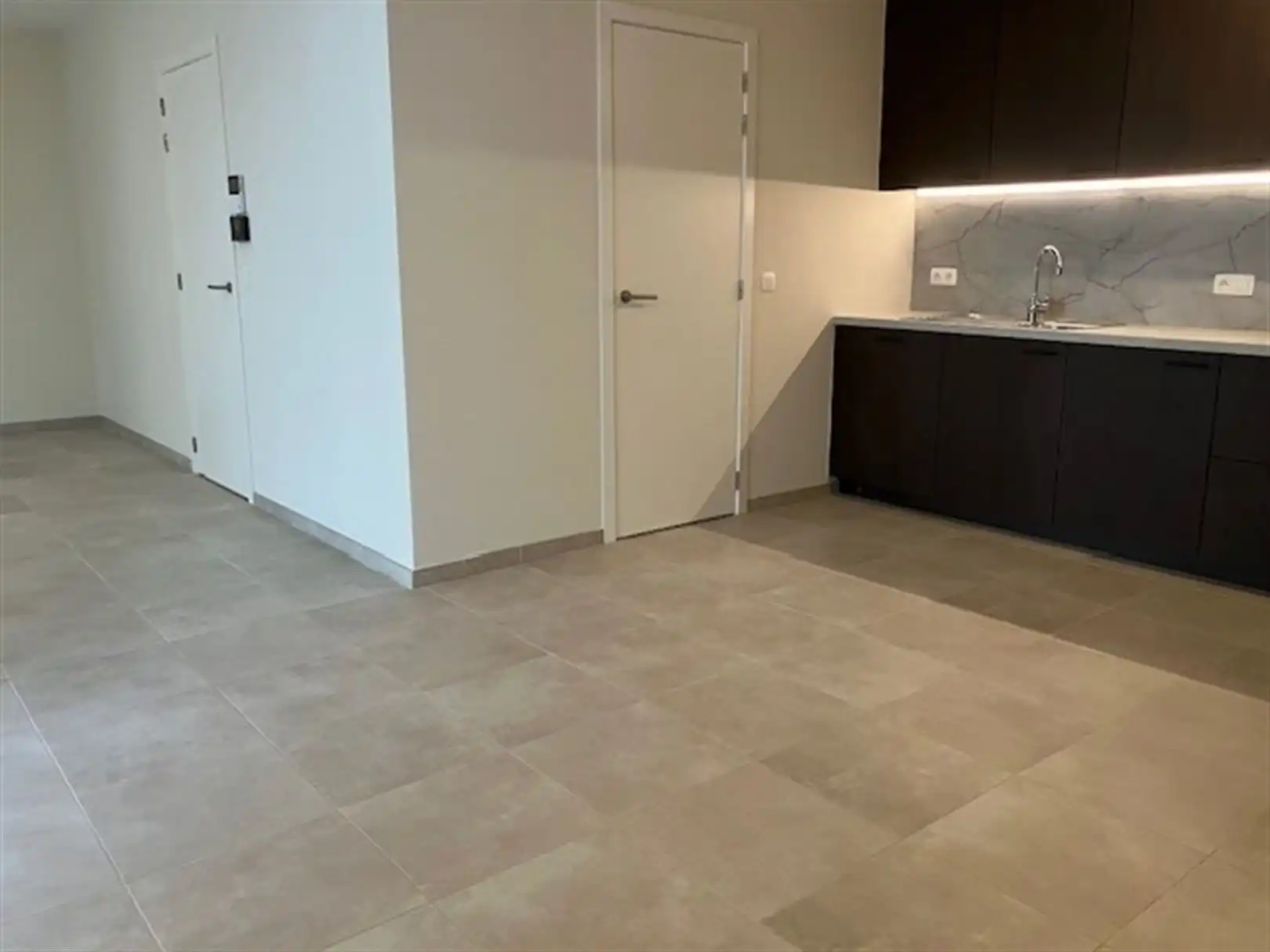 Stijlvol tweeslaapkamer appartement in centrum Westmeerbeek foto 4