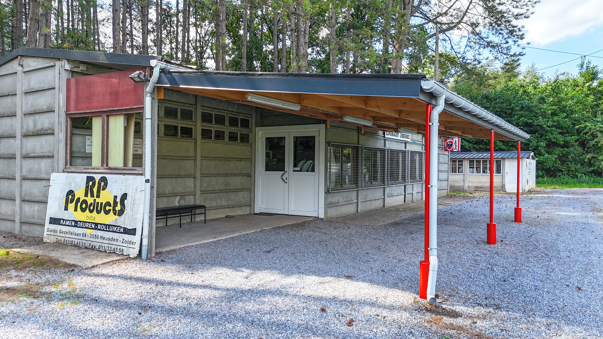 Voetbalveld en kantine op 2,45 ha in prachtig bosrijk gebied! foto 14