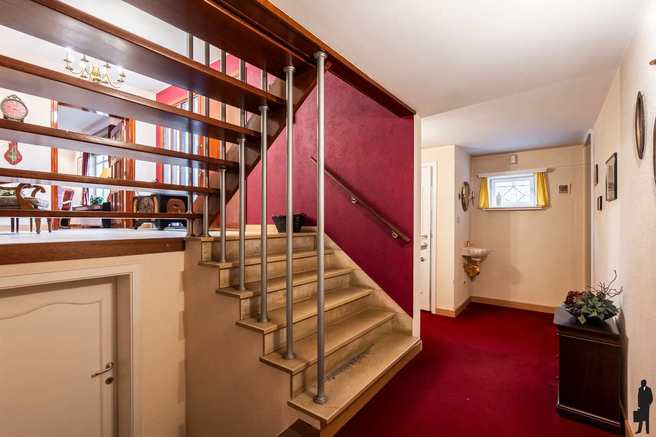 Uitstekend gelegen split-level villa in een gegeerde doodlopende straat. foto 11