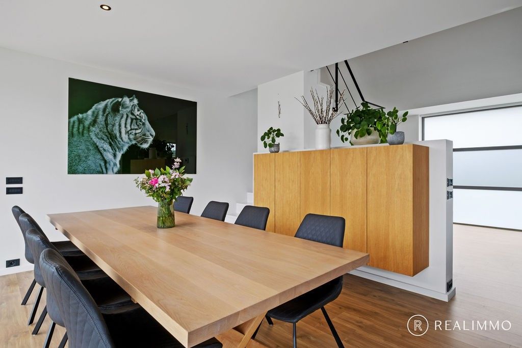 Stijlvolle ruime alleenstaande villa! foto 8