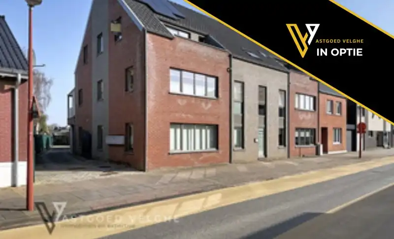 Te koop Eigentijds dakappartement van 89m² op centrale ligging met ruime zolder van maar liefst 30m² en garagebox van 20m² foto {{pictureIndex}}