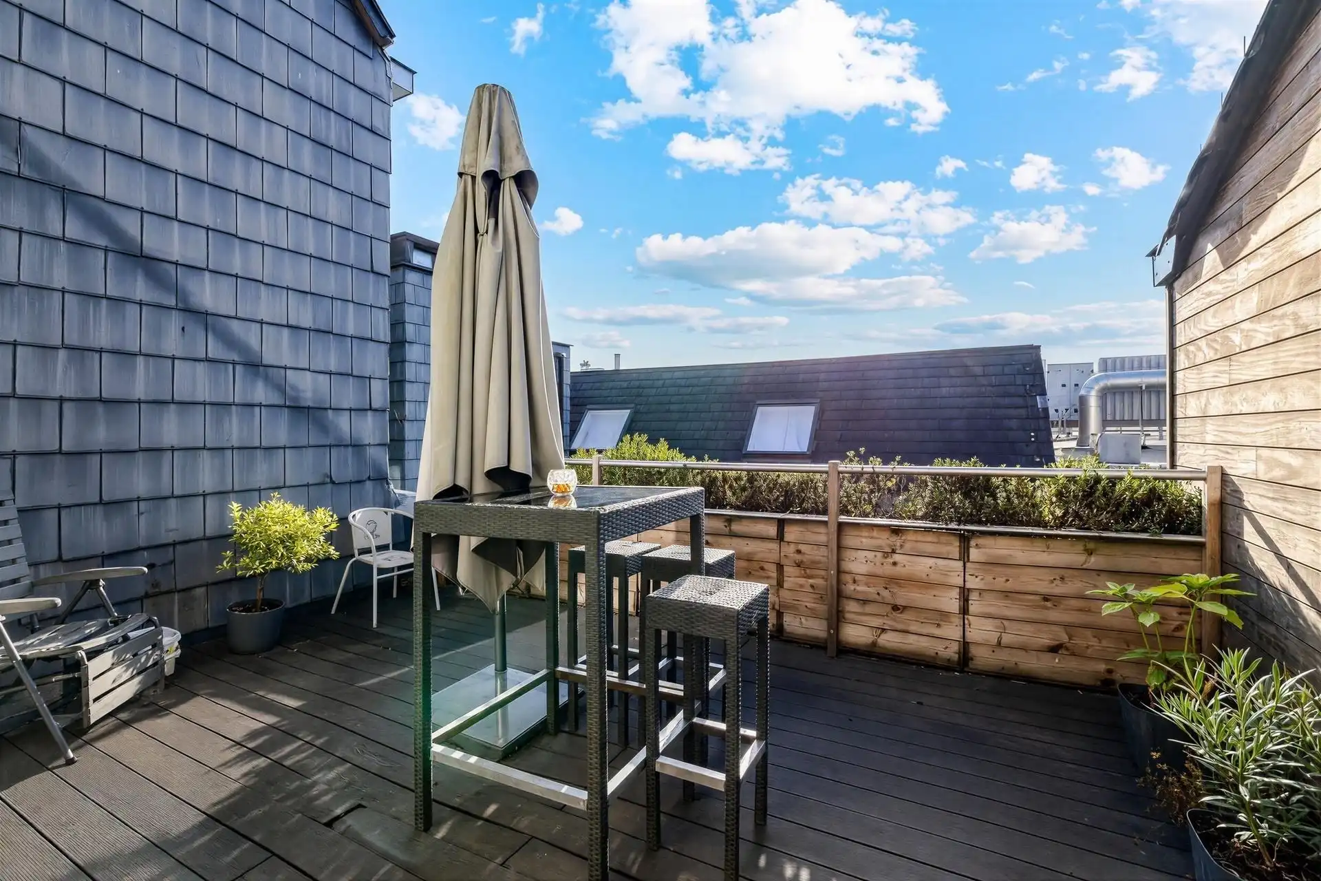 Stijlvol handelspand met kwalitatieve afwerking en charmant appartement met terras foto 36