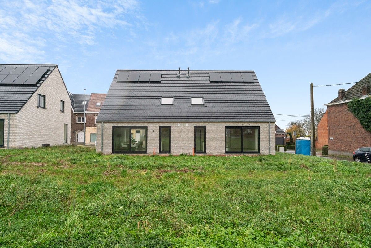 Laatste halfopen nieuwbouwwoning met inpandige garage foto 2