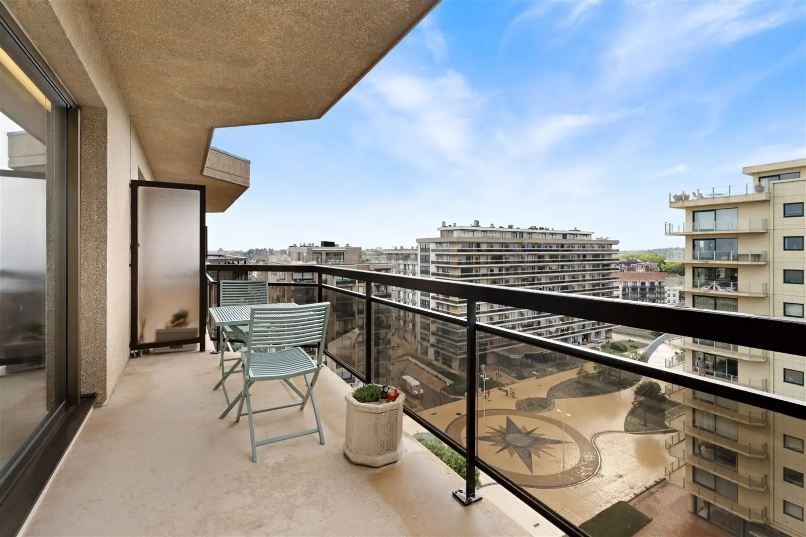 Grote vernieuwde zuidgerichte studio met groot terras foto 4