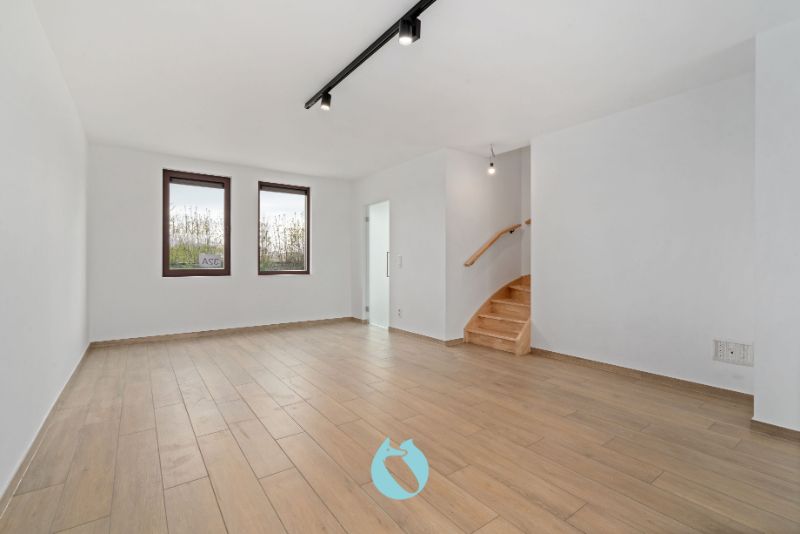 Ontdek dit prachtige duplex-nieuwbouwappartement, met drie slaapkamers en twee badkamers foto 3