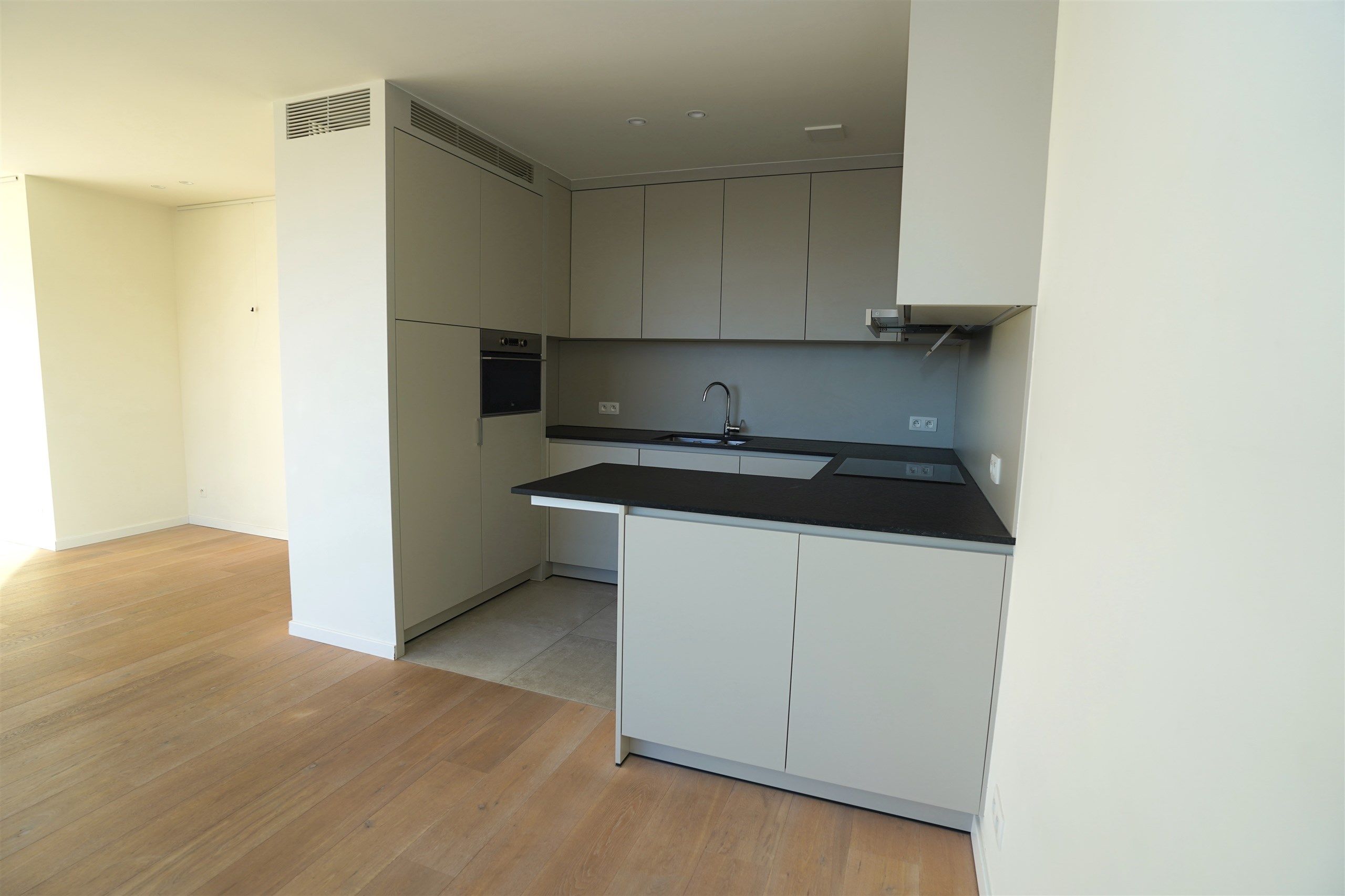 FIRST SALE VR 21/11 (16.00 - 20.00) & ZA 22/11 (9.00 - 18.00) foto 4