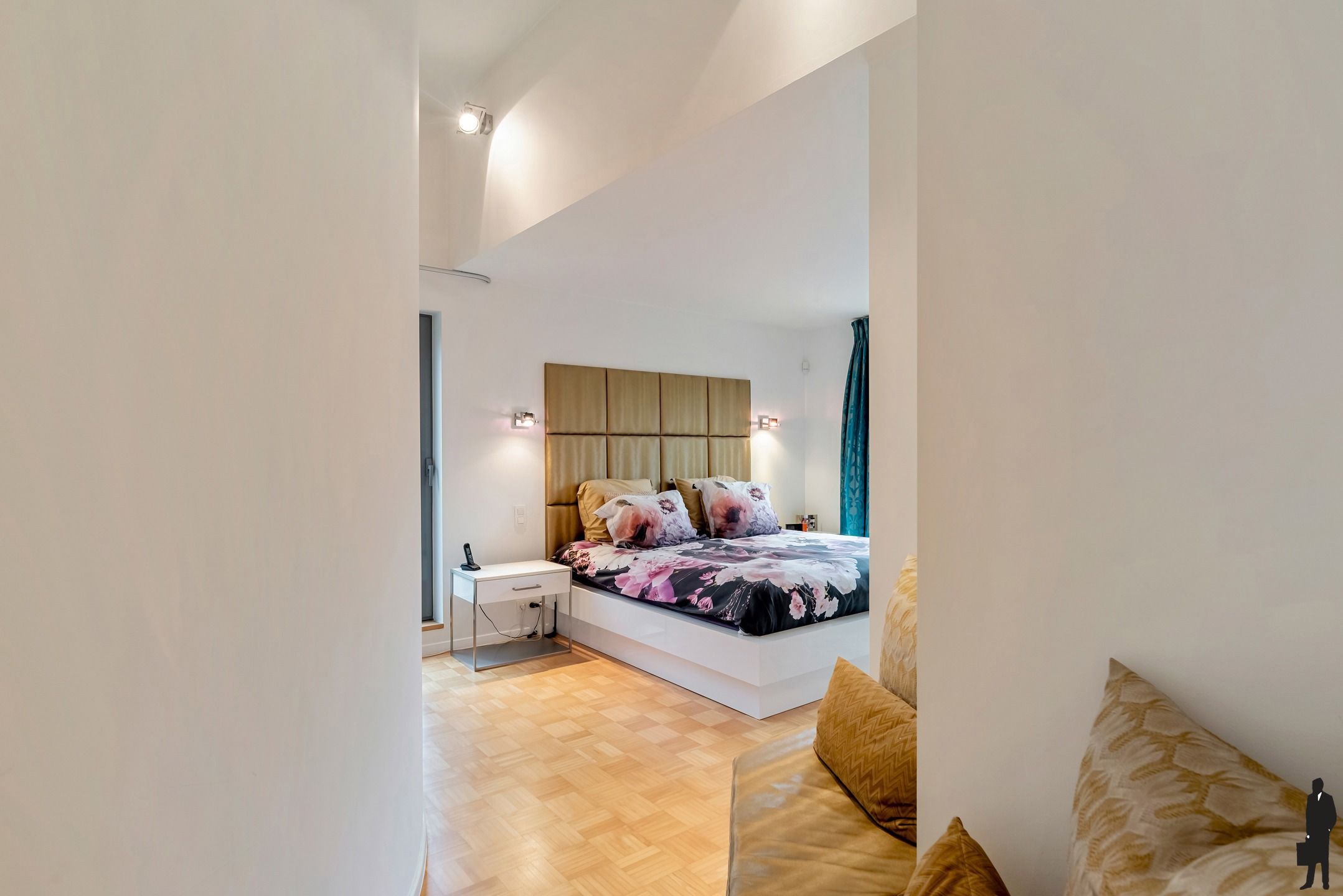 VILLA MET APARTE PRAKTIJK OF APART KANTOOR AAN HUIS (vrij beroep mogelijk!)  foto 13