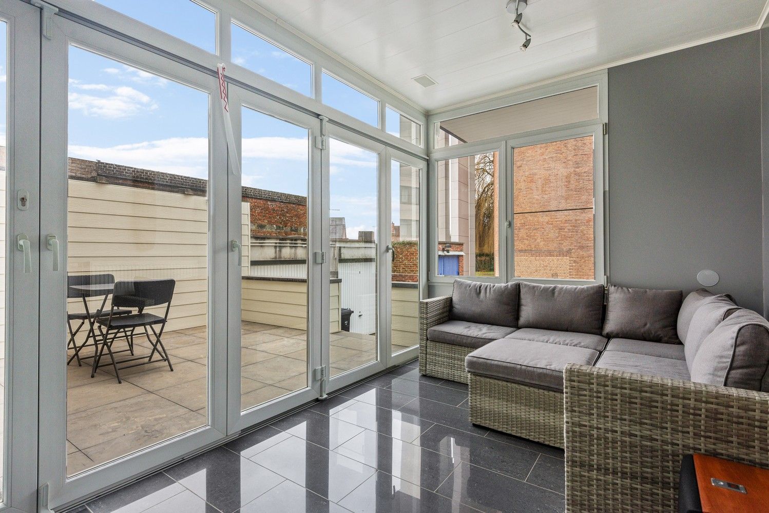 Appartement met 2 slaapkamers, terras en grote privatieve kelder in Wommelgem! foto 3