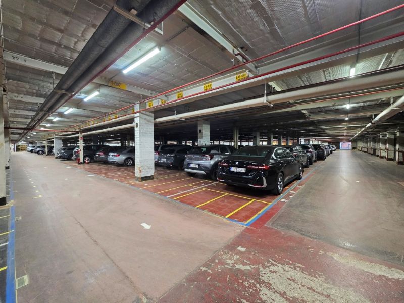 Industriële site met kantoorruimte te huur foto 2