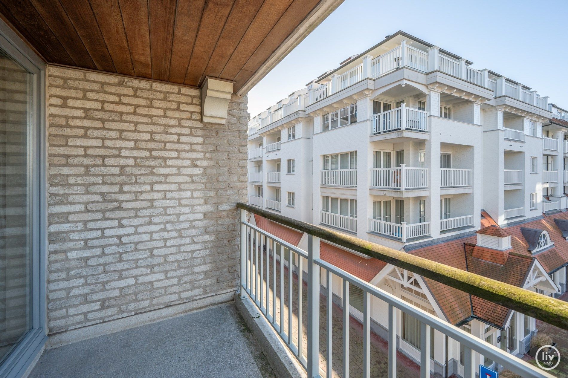 Prachtig HOEKappartement met 2 mooie slaapkamers gelegen op de Zoutelaan te Knokke.  foto 9