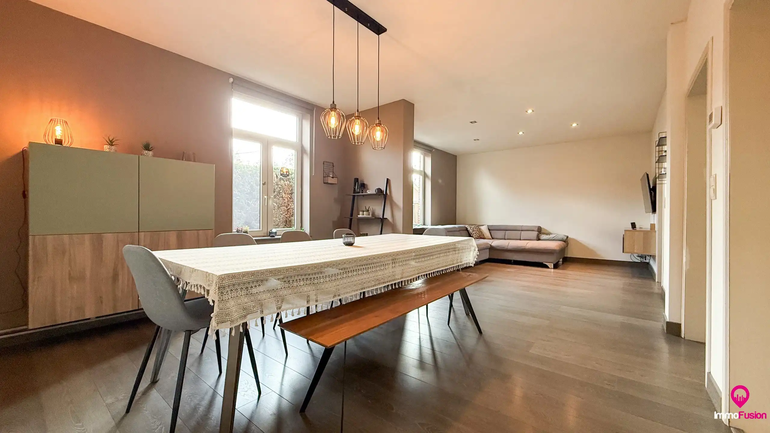 Charmante woning met 5 slaapkamers op een ruim perceel foto 3