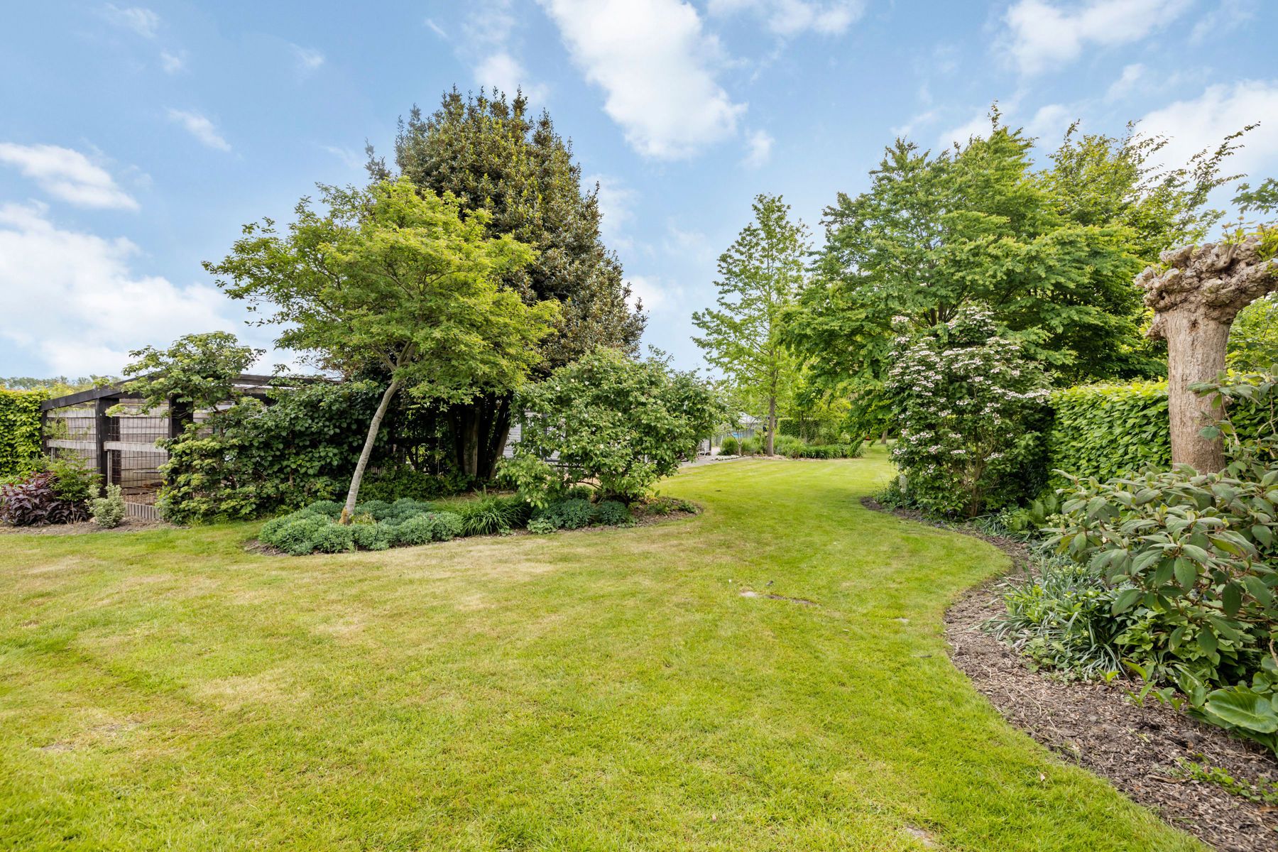 Open bebouwing met 360° landelijk zicht en 2 garages foto 8