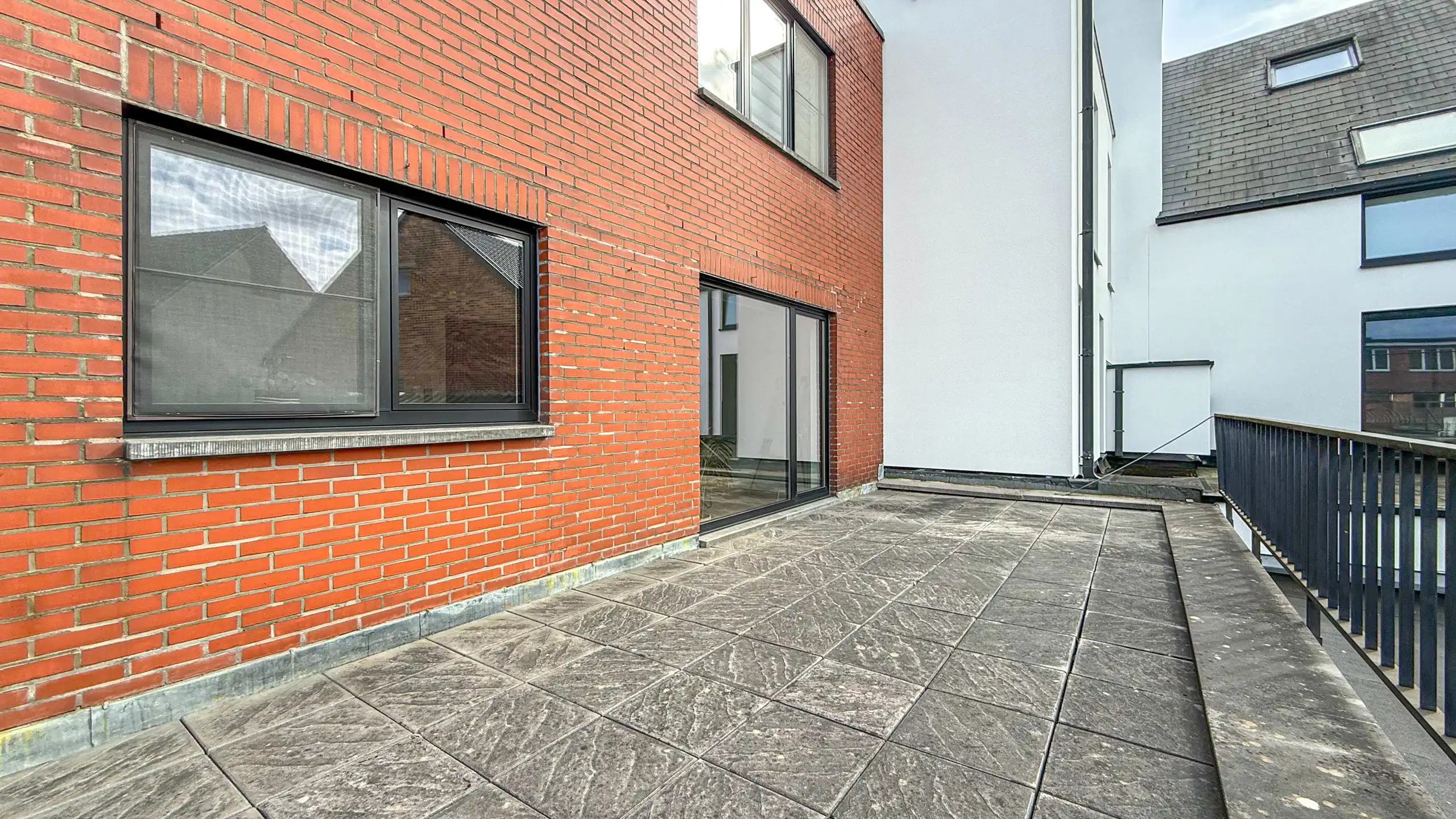 Mooi 2-slaapkamer appartement met terras in het centrum! foto 27