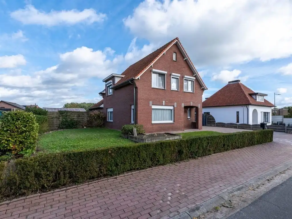Verzorgde vrijstaande woning, grotendeels gerenoveerd foto 2
