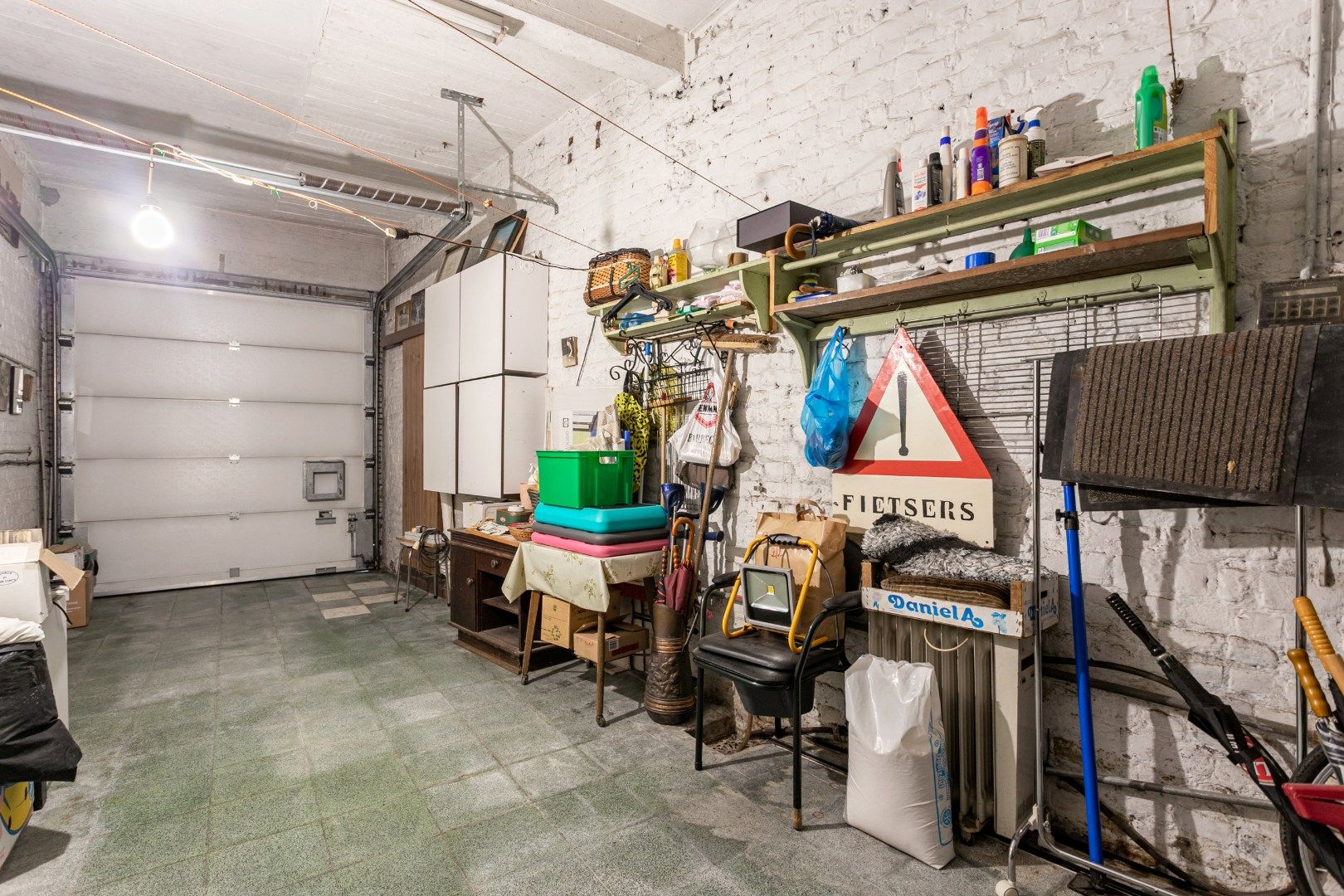 Te renoveren bel-étage met 2 slpk en garage te Buizingen foto 13