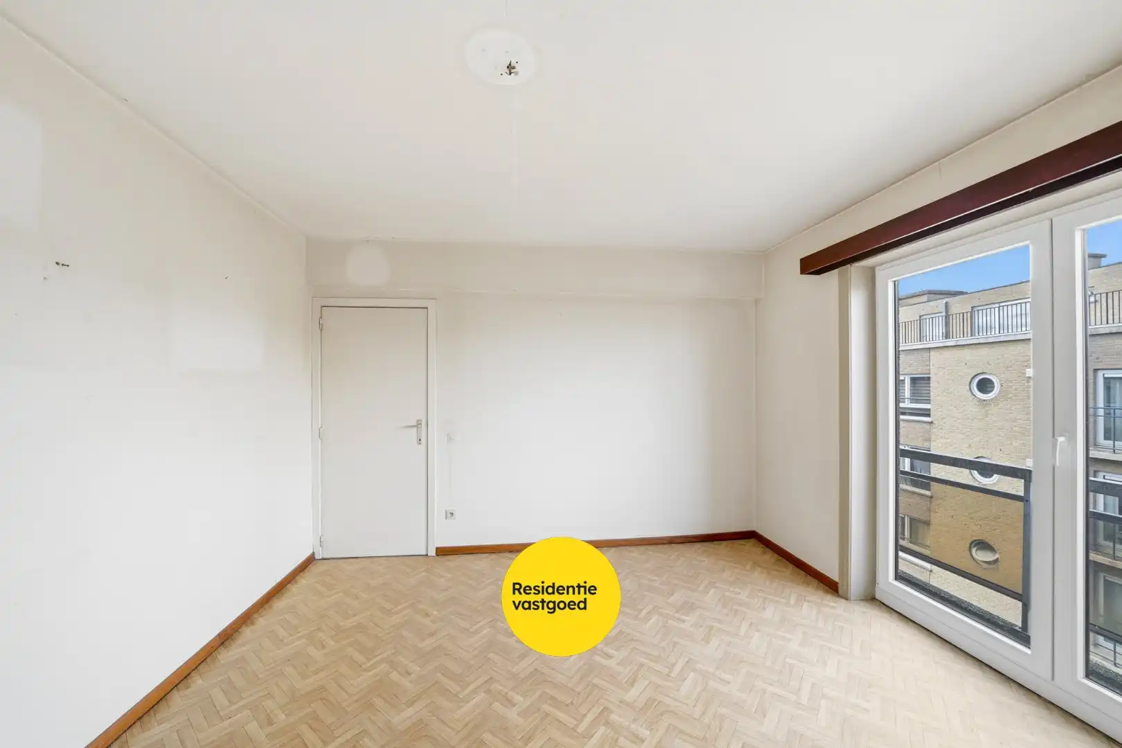 Op te frissen appartement met zicht op het Sint-Catharinaplein in Oostende foto 9