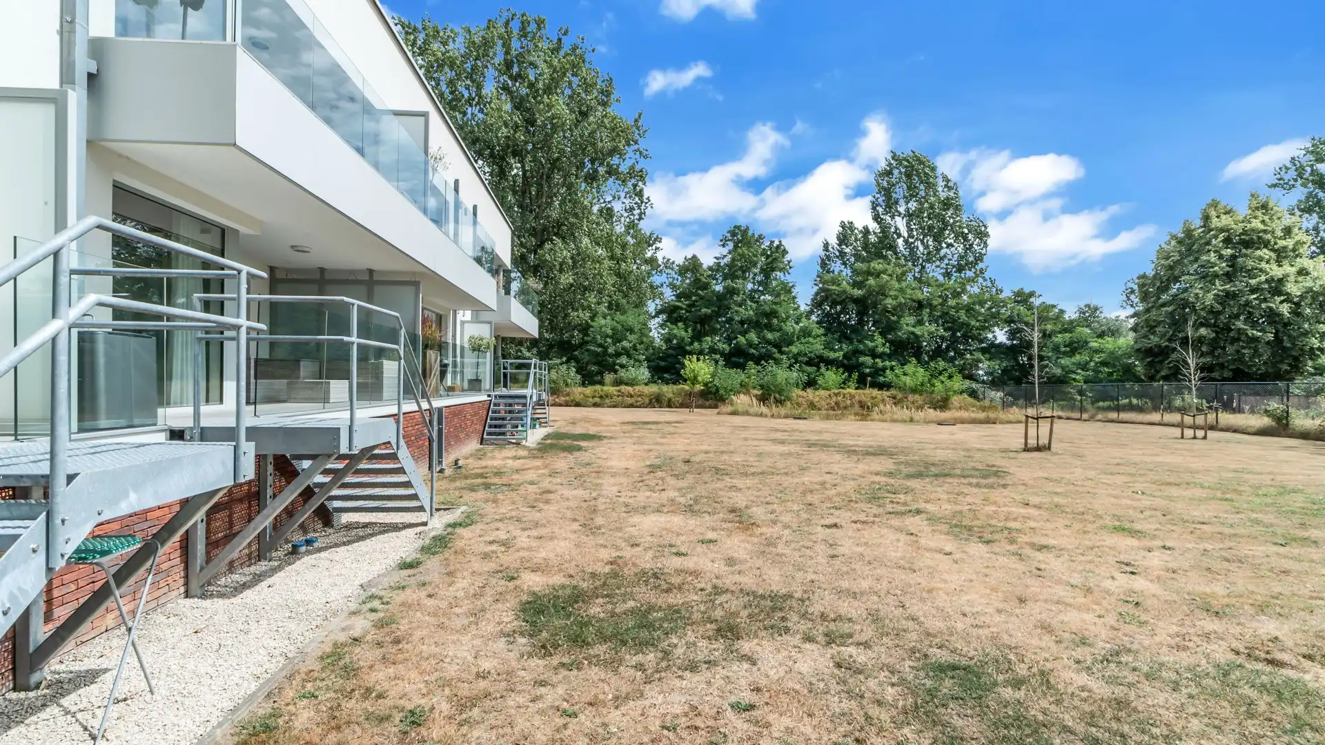 Instapklaar en energiezuinig appartement met 2 slaapkamers en 2 ondergrondse autostaanplaatsen foto 18