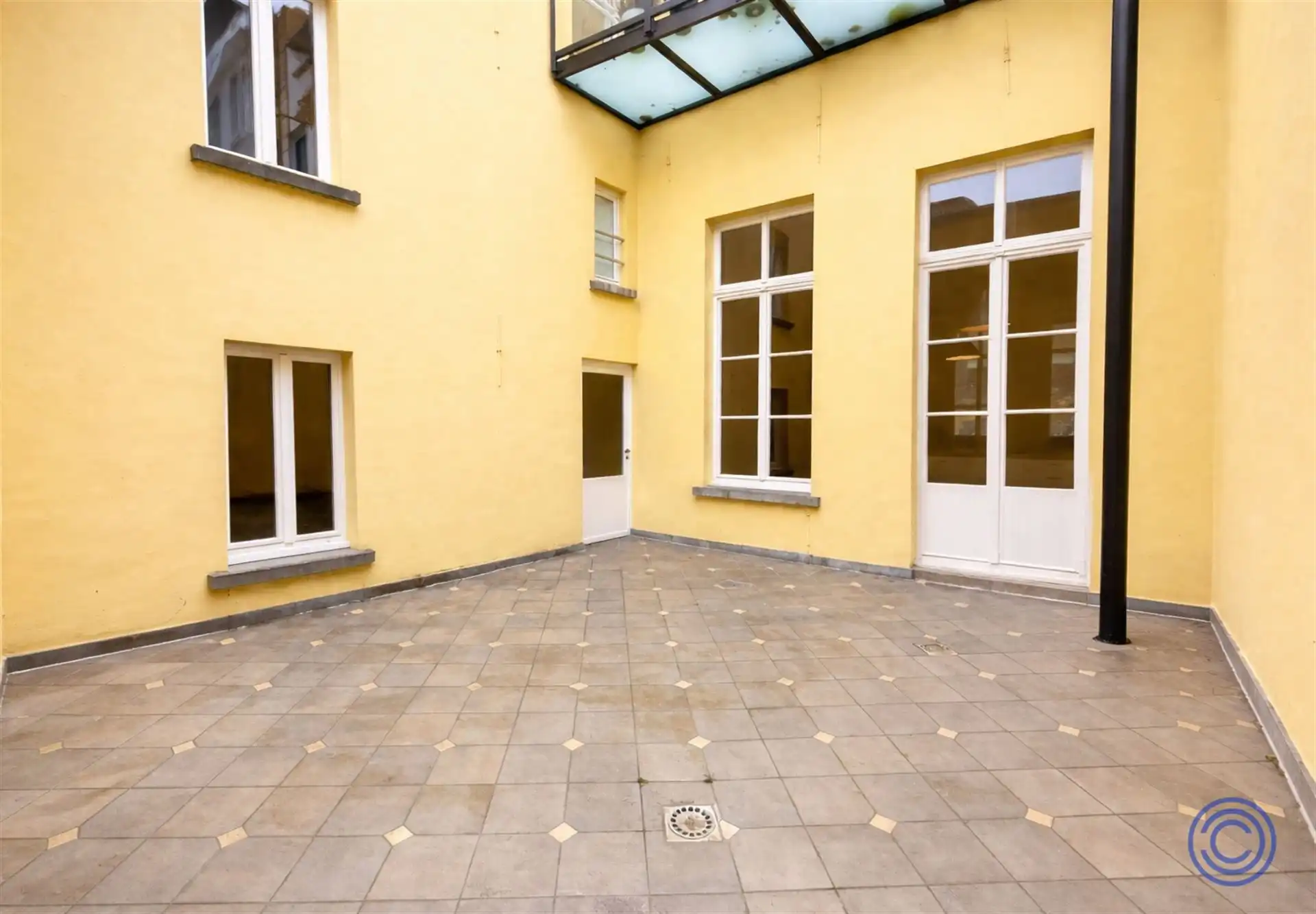 Prachtig gelijksvloers duplex appartement met koer! foto 4