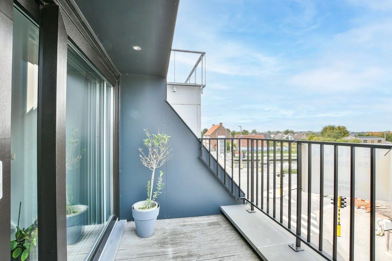 Ruim duplex appartement met 2 slaapkamers, 2 terrassen en garage te Oudenburg foto 8