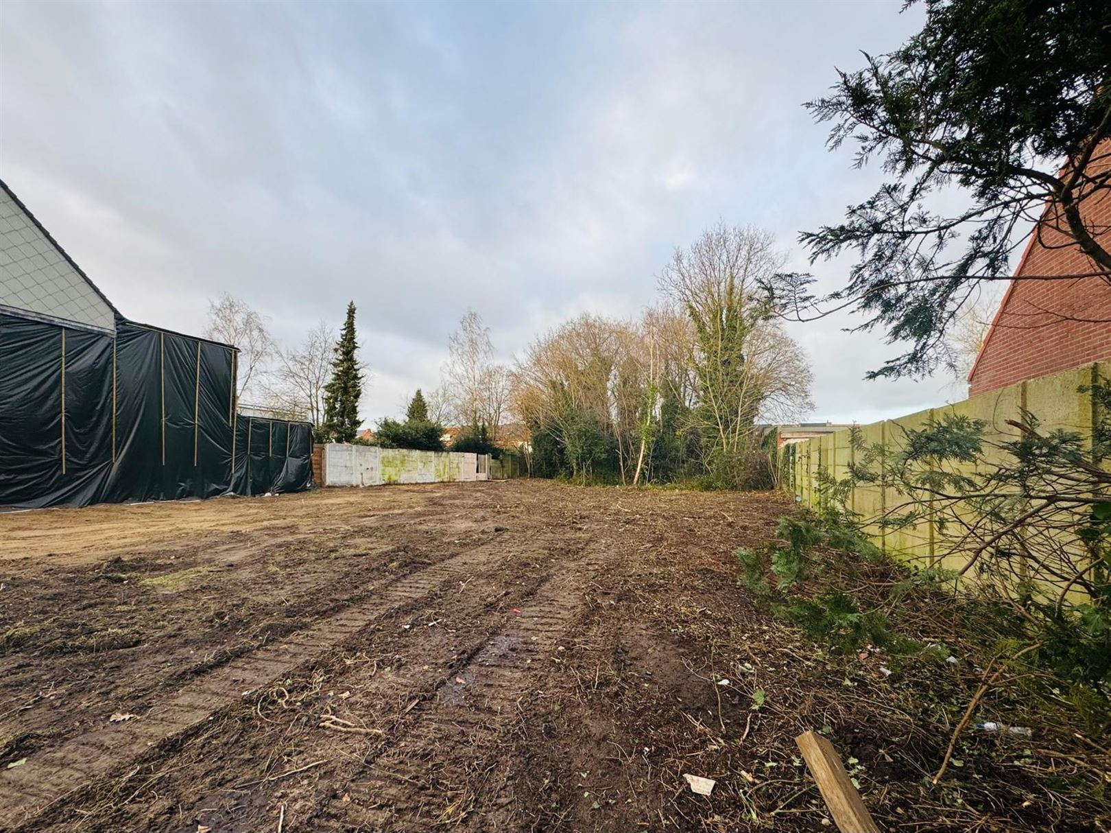 Grote half open bouwgrond in hartje Schoten foto 5