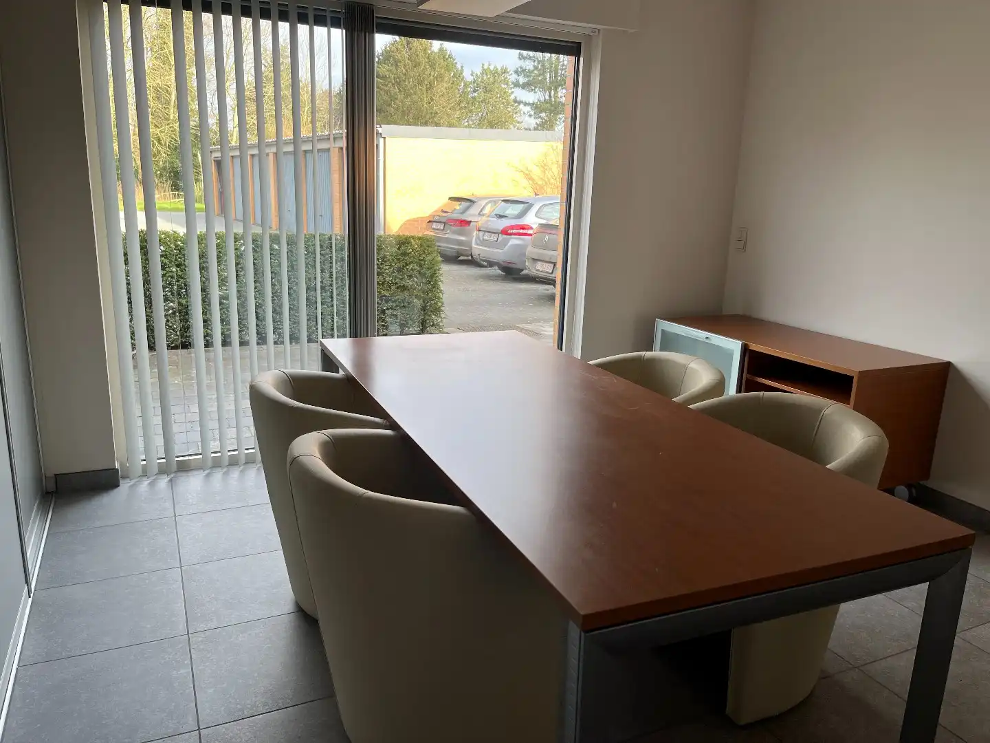 Instapklare handelsruimte in het centrum van Sijsele foto 8