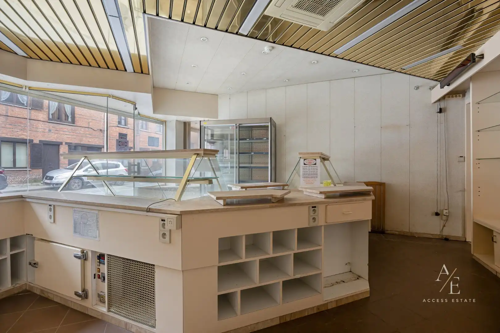 Veelzijdig te renoveren eigendom met tuin en 2 garages en achterdoorgang in Temse foto 6