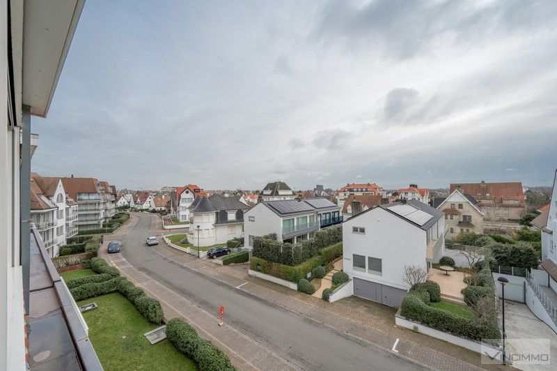 Lichtrijk, volledig gerenoveerd én gemeubeld hoekappartement op wandelafstand van het strand met open zicht op het achterland! foto 40