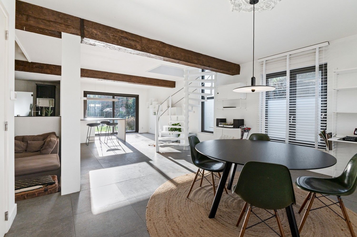 Unieke energiezuinige HOB met 3 SLPKS en grote tuin in een rustige straat in Wijnegem! foto 4