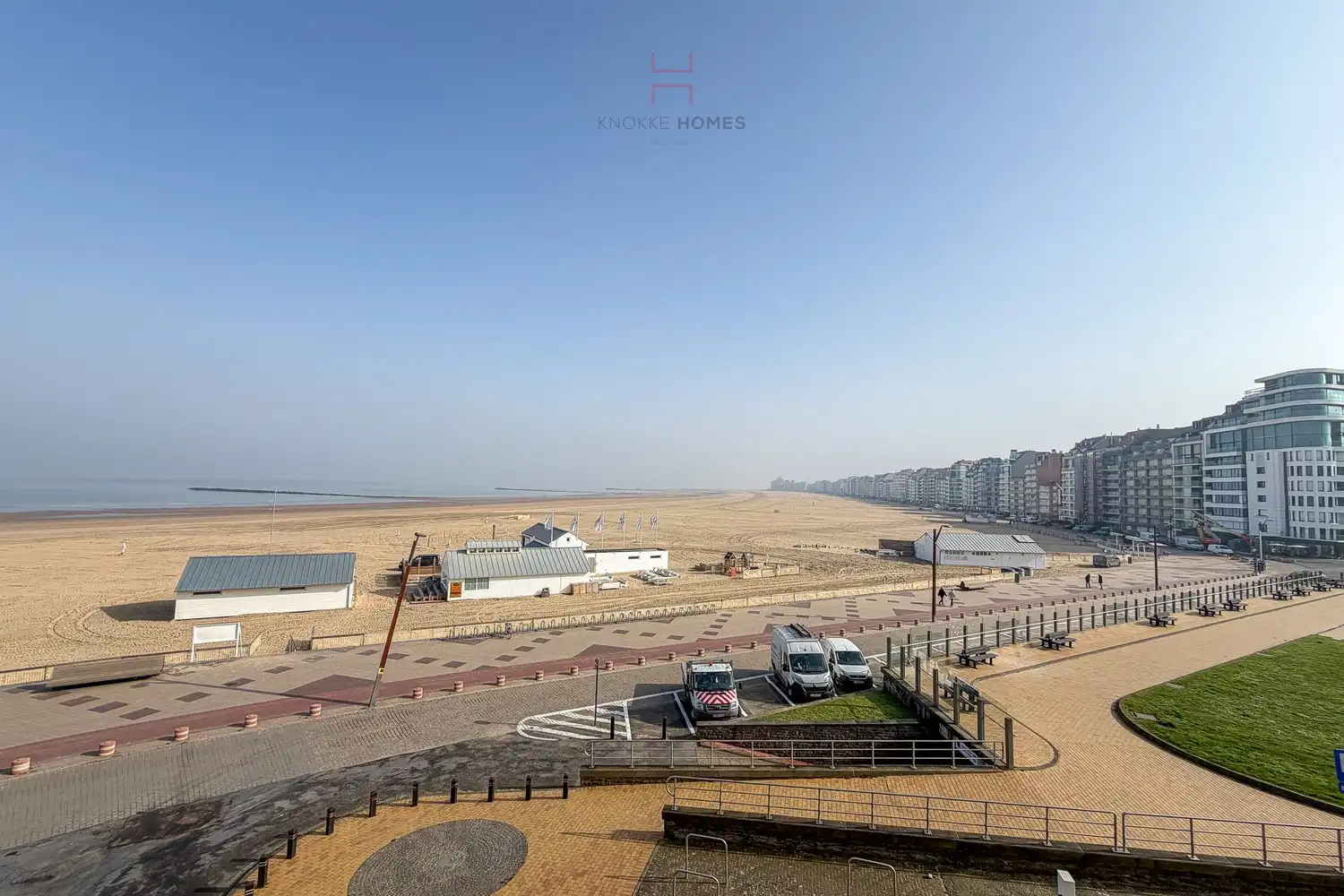 Prachtig gelegen vakantie-appartement met uniek zicht over het Albertstrand foto {{pictureIndex}}