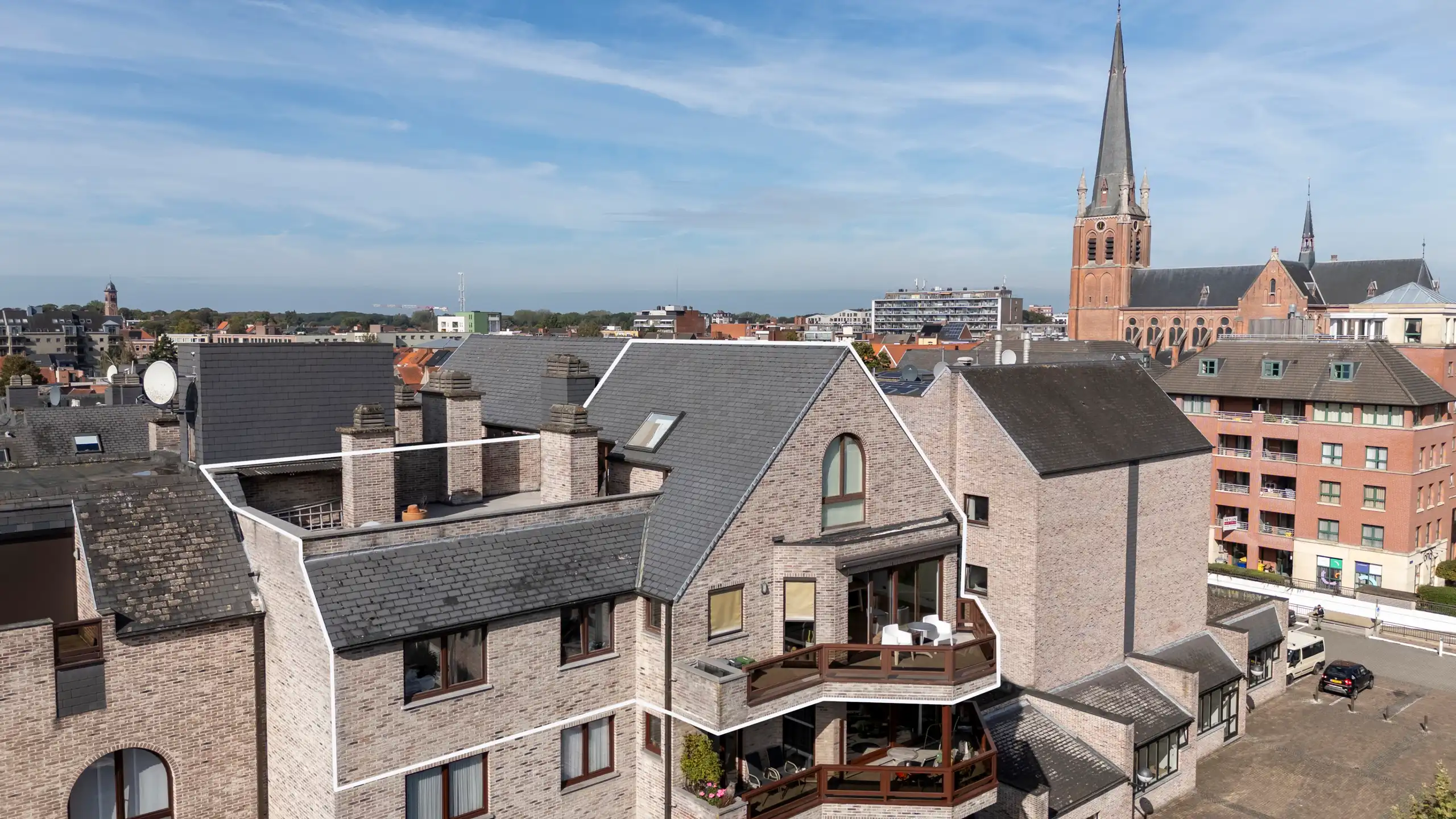Ruim duplexappartement van ca. 200 m² met riant dakterras foto {{pictureIndex}}