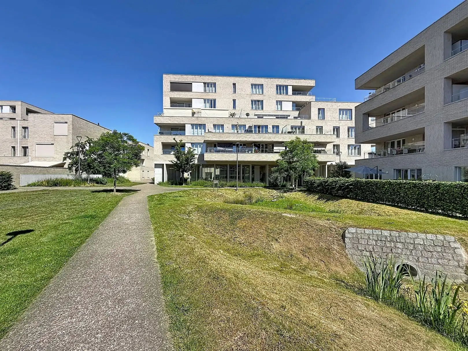 Instapklaar appartement, 1 slpk, autostaanpl. en kelder foto 3
