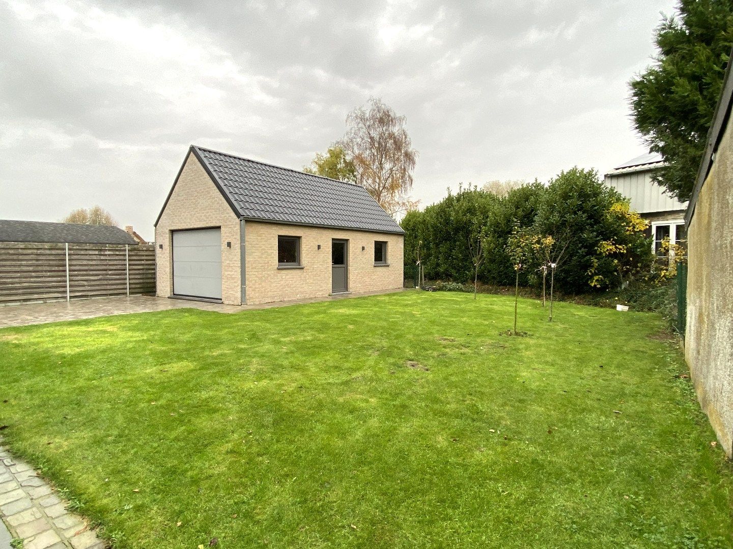 INSTAPKLARE ALLEENSTAANDE WONING MET 3 SLPKS | TUIN EN GARAGE foto 5