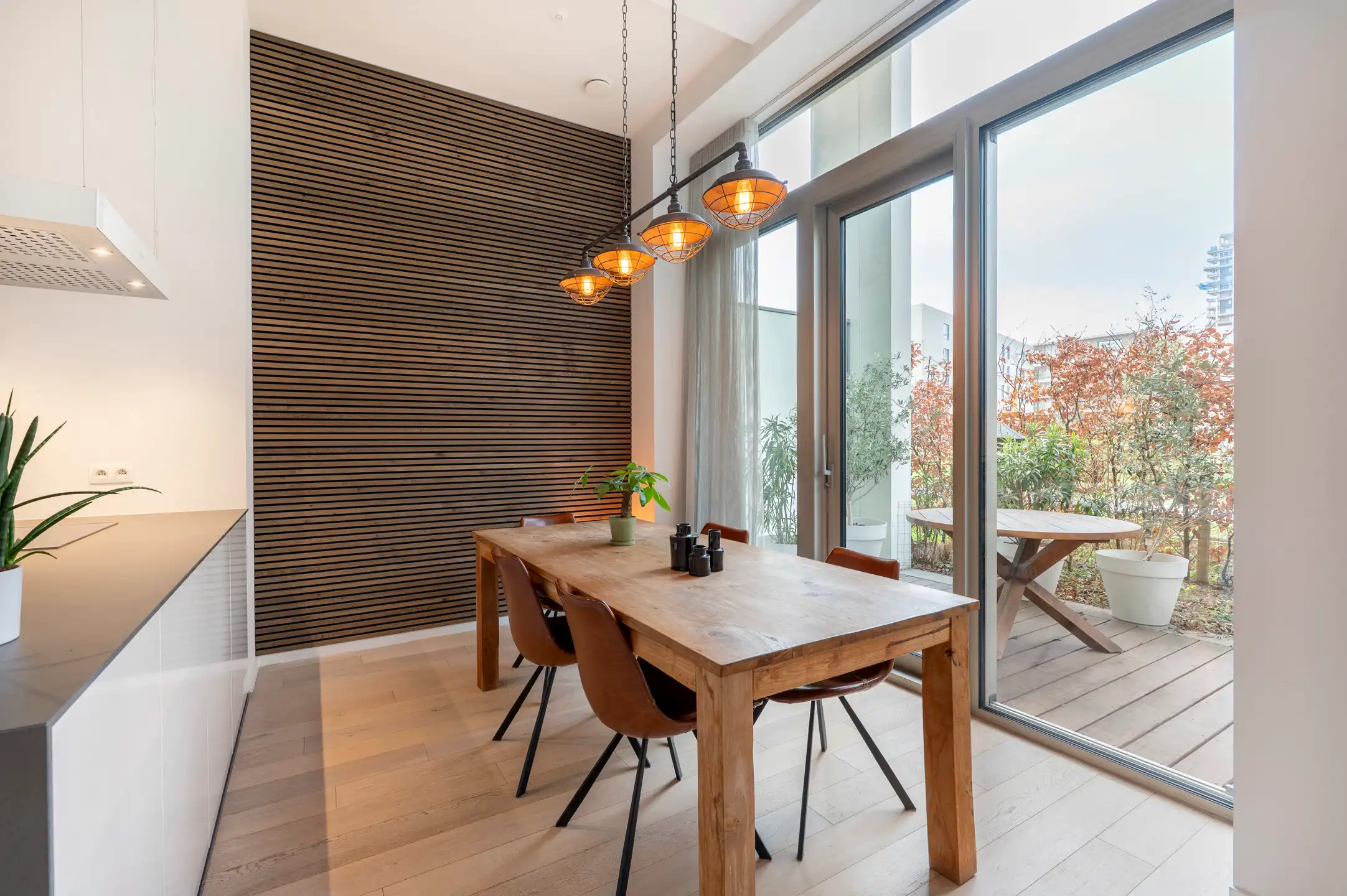 ANTWERPEN-ZUID. Huis met hoge plafonds en mooie lichtinval! foto 7