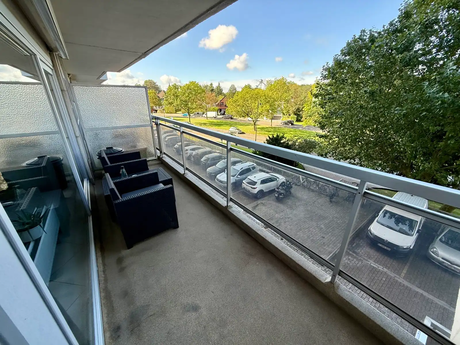 Ruim 2-slaapkamerappartement met 2 terrassen & garage foto 9