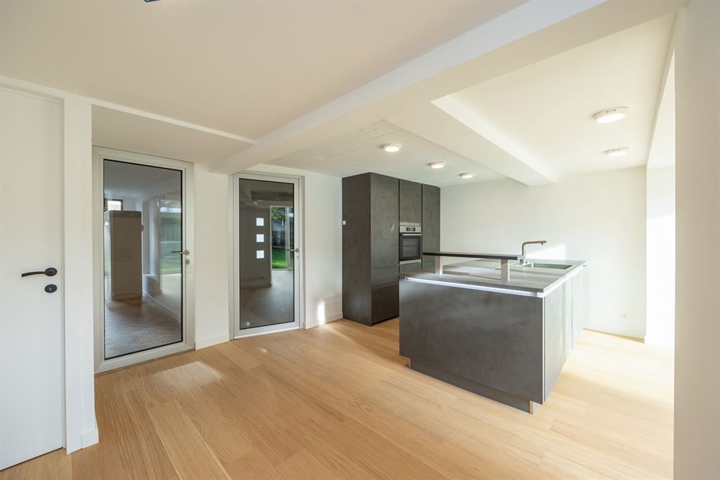 Gerenoveerde woning met zuidgerichte tuin foto 3