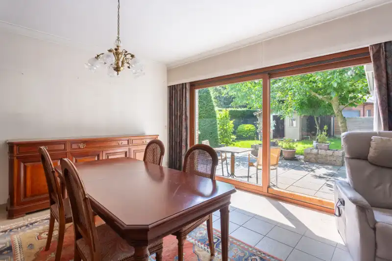Villa op toplocatie, uiterst veel privacy in zeer rustige straat! foto 6